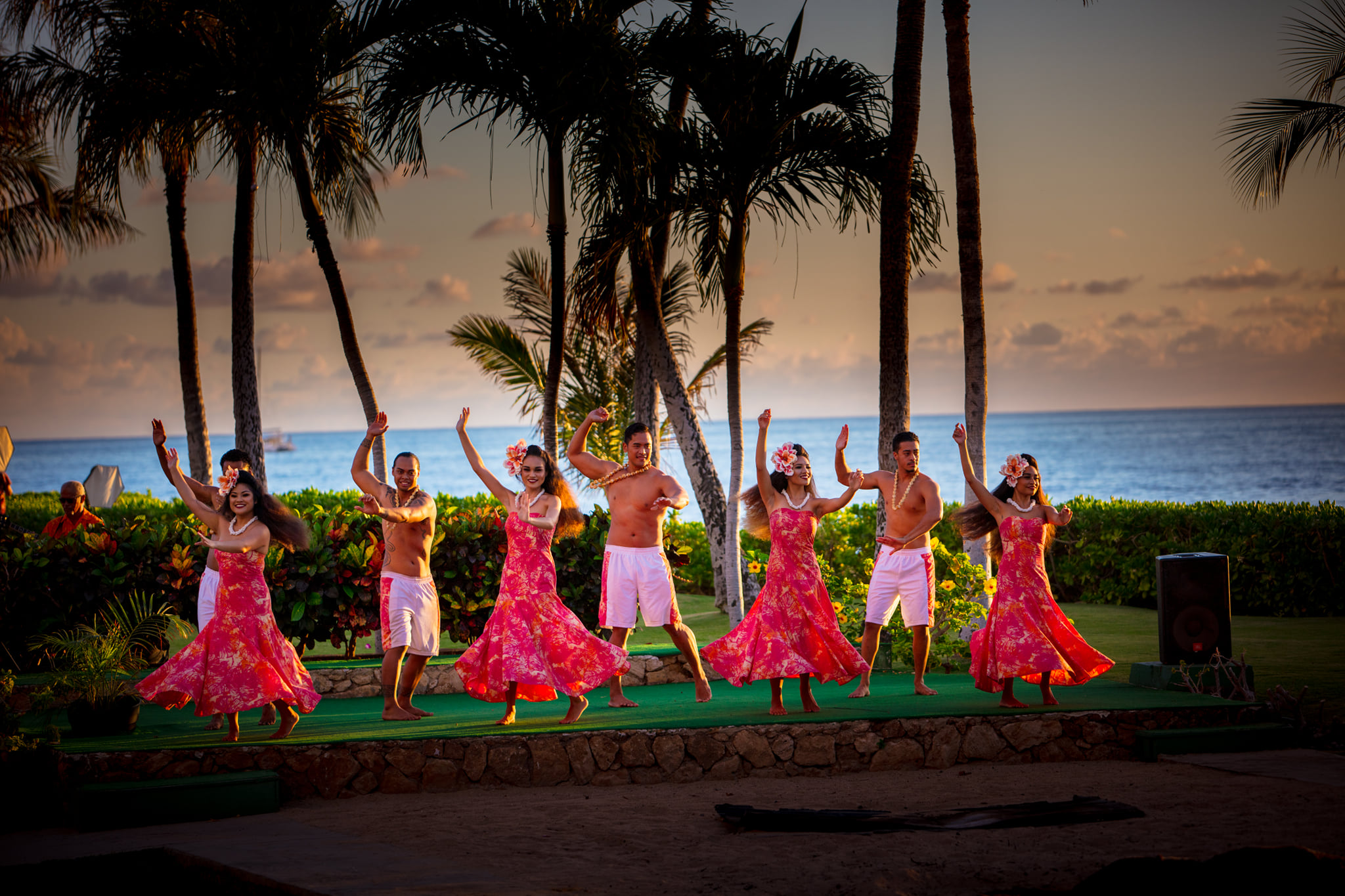 Product Paradise Cove Hawaiian Luau